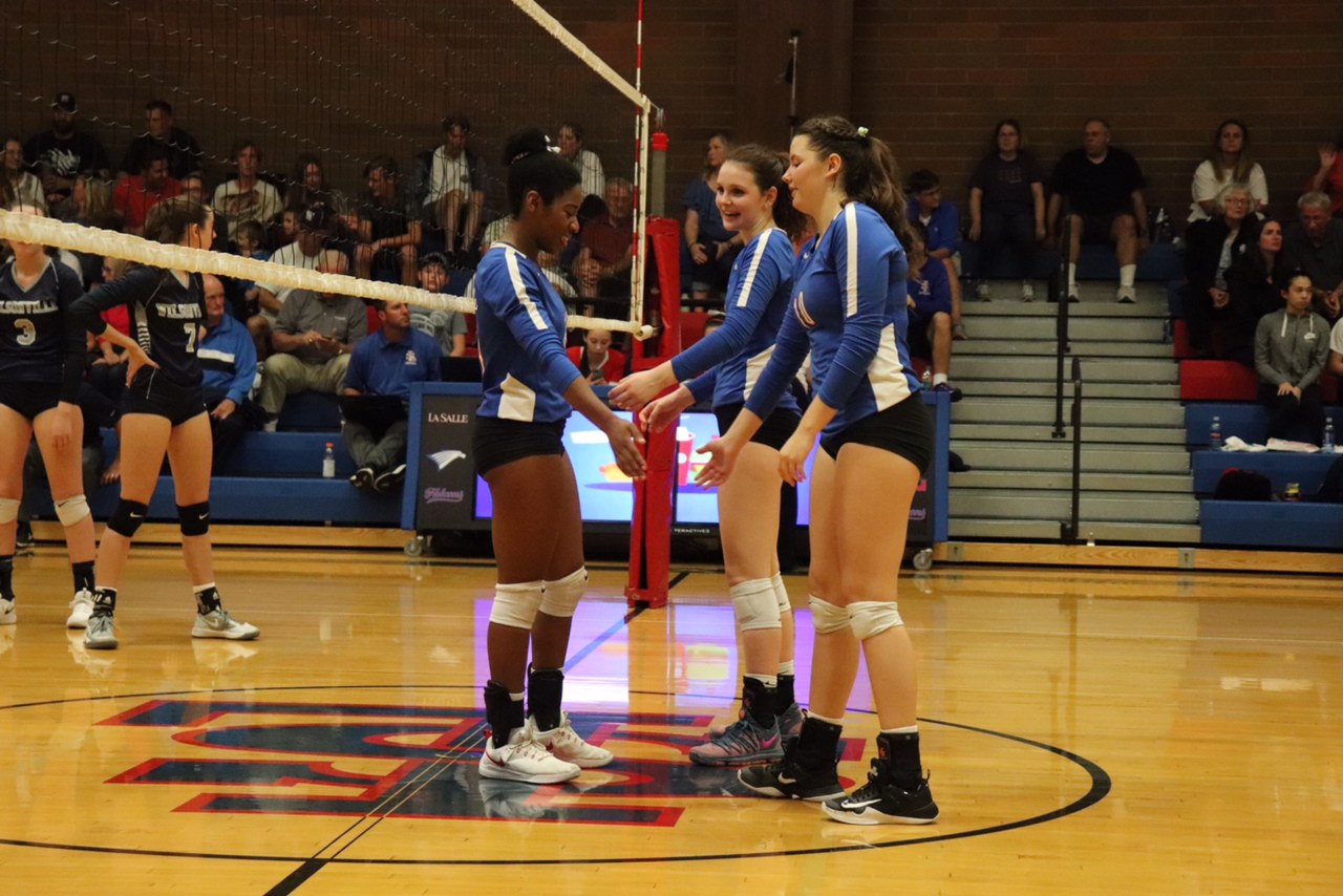 Queens+of+the+Court%3A+%2312+Girls+Varsity+Volleyball+Team+Heads+Towards+the+Playoffs