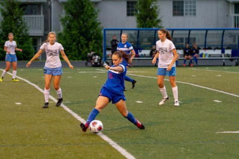 #10 Girls Varsity Soccer Team Aims for a League Title