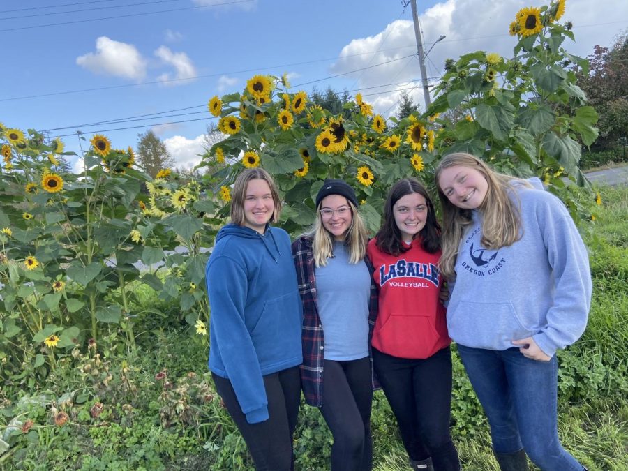 Juniors Payton Jefferis, Mary Grace Mott, Olivia Pisaneschi and Cami Gallawa attended the LArche immersion in Tacoma, Washington.