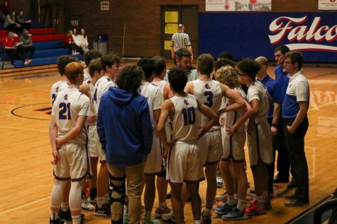 Boys Basketball Finishes League Play 9-5, Advancing to Playoffs