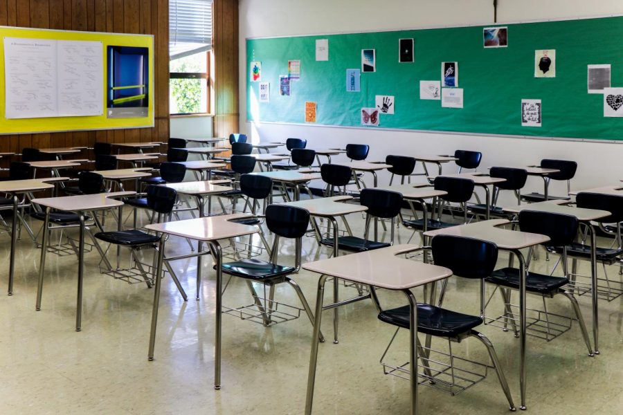 Because of DLDs, students dont need to sit at their desks inside classrooms at La Salle.