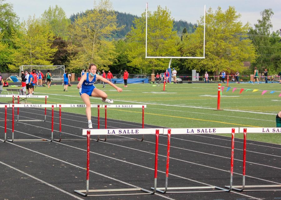 Senior+Abby+Sheets++hopes+to+compete+in+the+100-meter+hurdles+at+Sacramento+State.