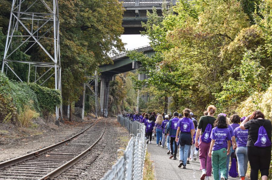 Following the curve and route of the railroad track and chainlink fence, the cavalcade of students proceeded along the Springwater Corridor Trail.
