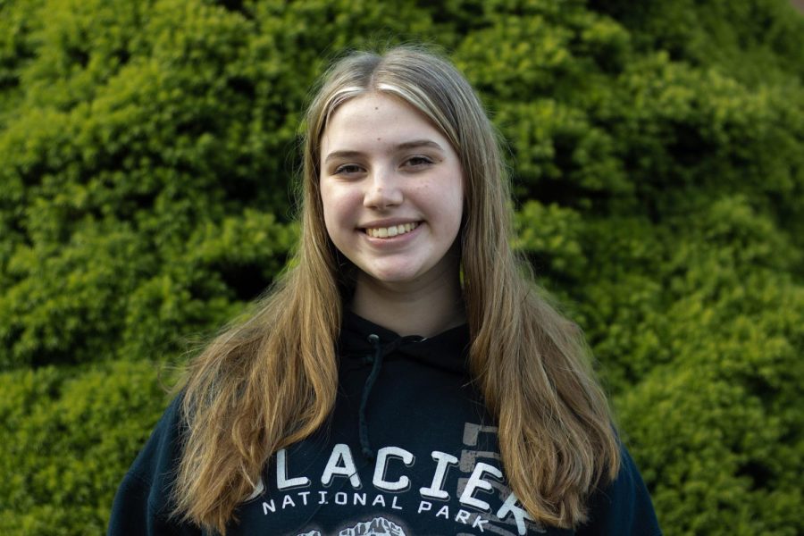 During sophomore Violet Sheehan’s tennis matches, “everything gets really quiet and the only sounds you’re hearing are the rackets smacking the ball,” she said.