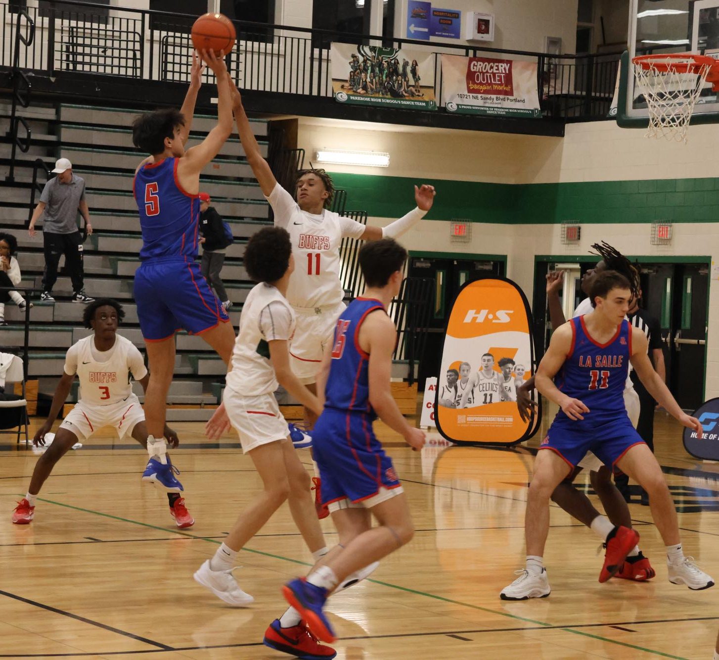Photo+Story%3A+Boys+Varsity+Basketball+Competes+in+the+Hardwood+Invite