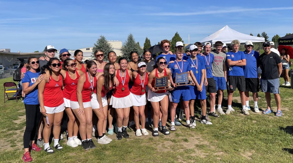 On Wednesday, May 16, both the girls and boys varsity tennis teams won the first place district and league title.