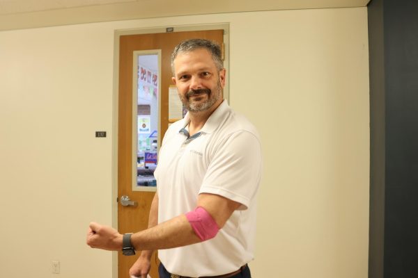 Students, staff, and parents gathered in La Salle’s gym throughout the day to donate blood to Bloodworks Northwest. 