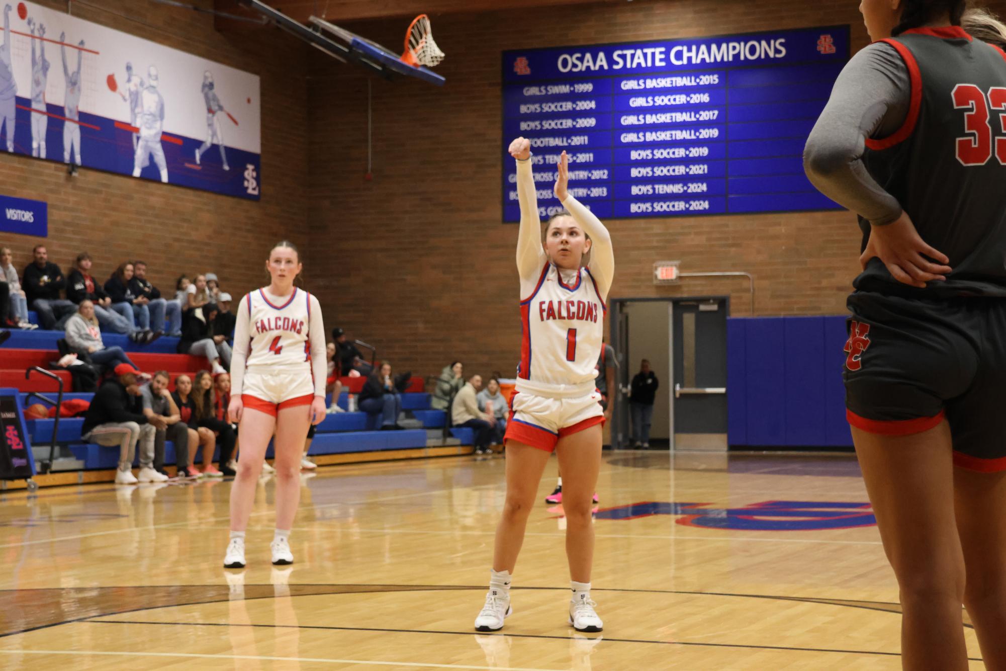 Photo Story: Girls Basketball Starts the Season Off With a Win Against North Eugene