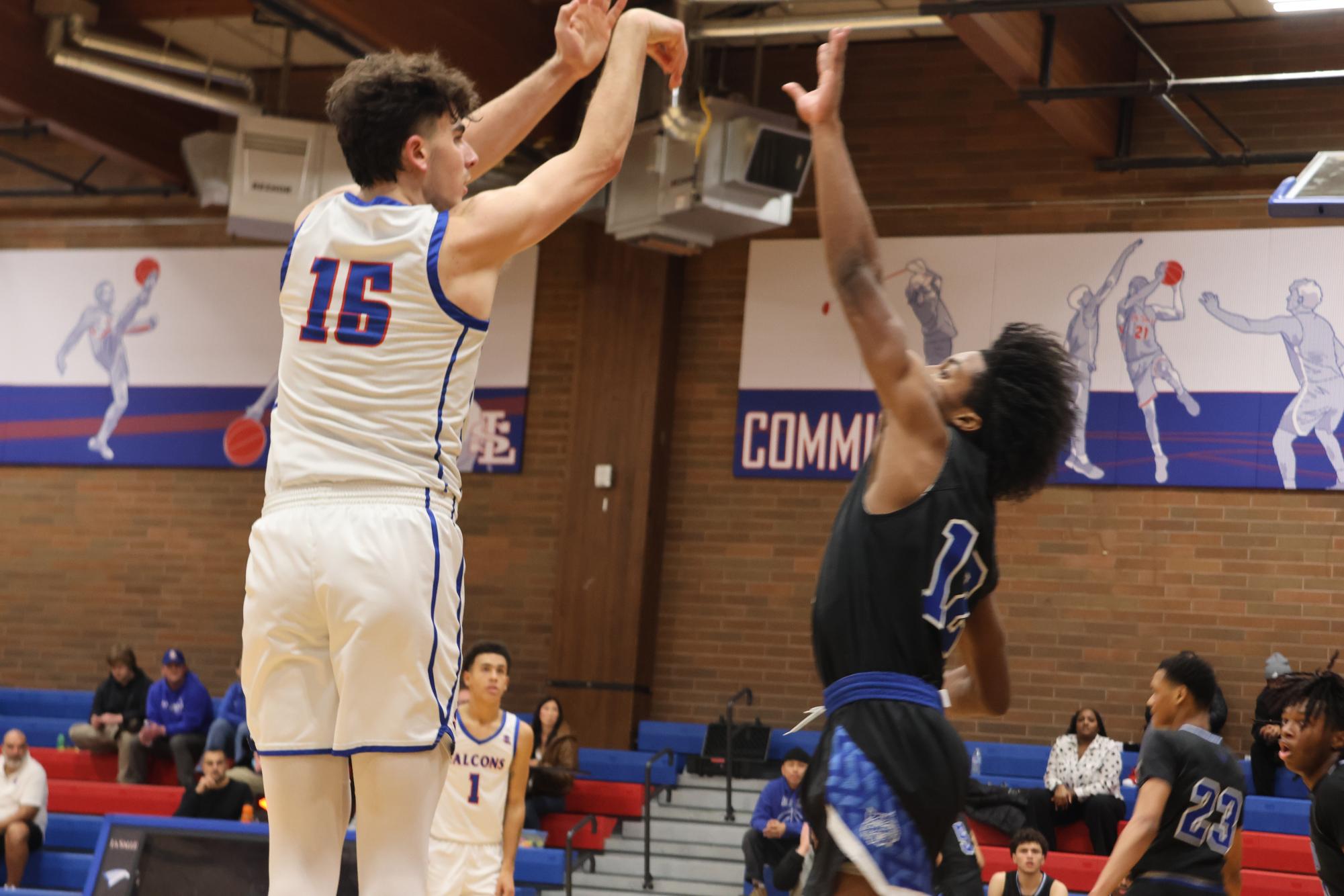 Photo Story: Boys Basketball Hosts Oakland in Opener