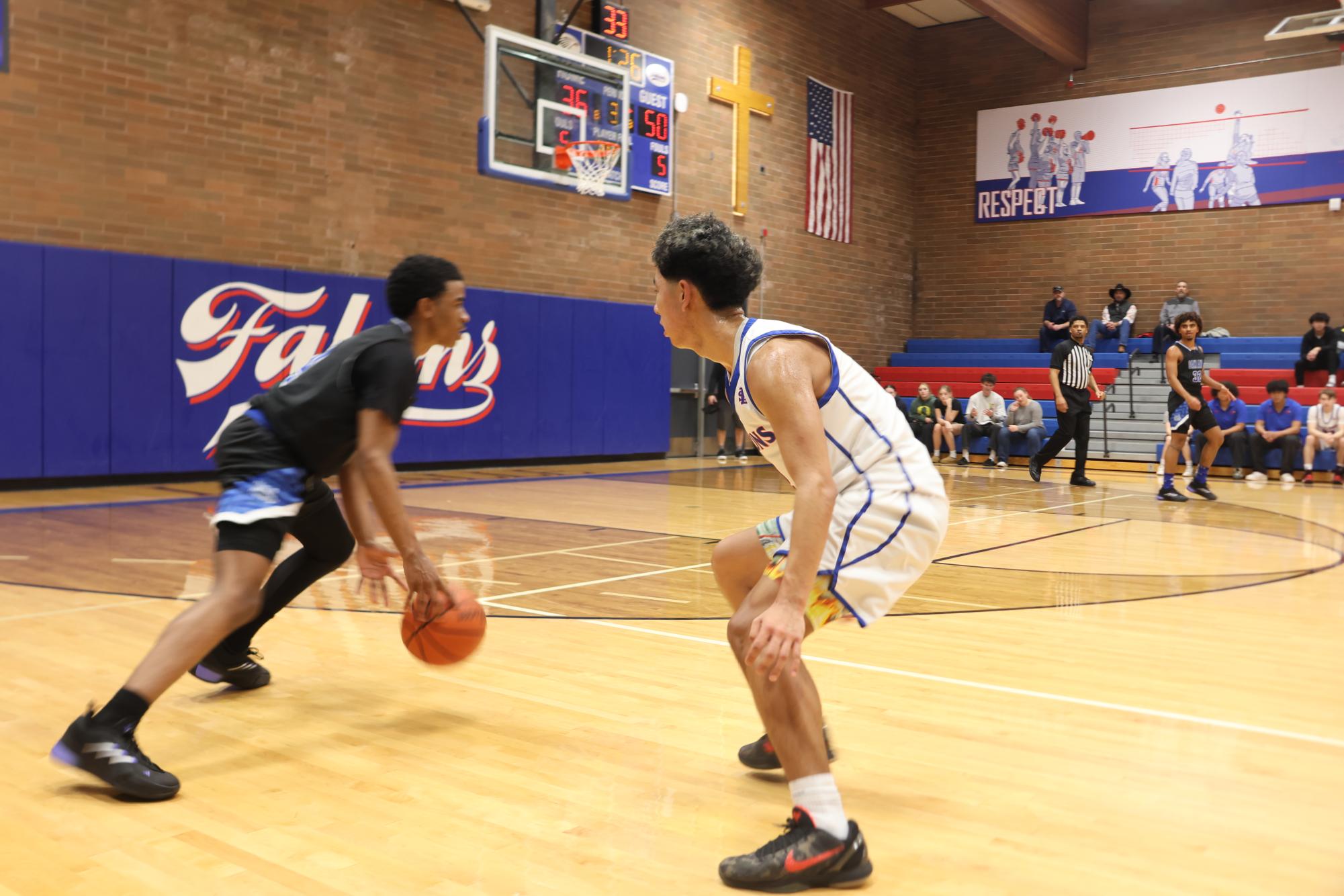 Photo Story: Boys Basketball Hosts Oakland in Opener