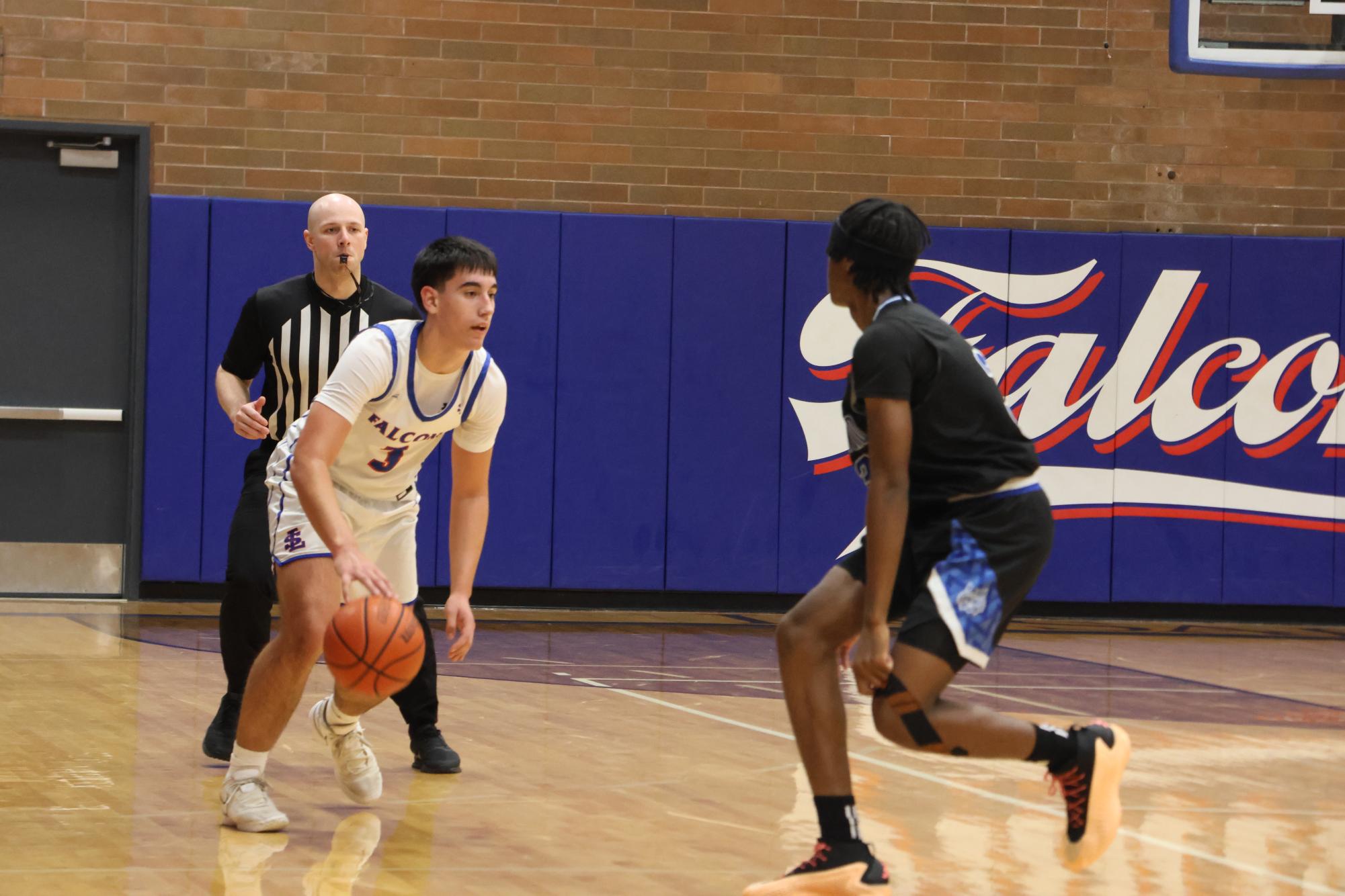 Photo Story: Boys Basketball Hosts Oakland in Opener