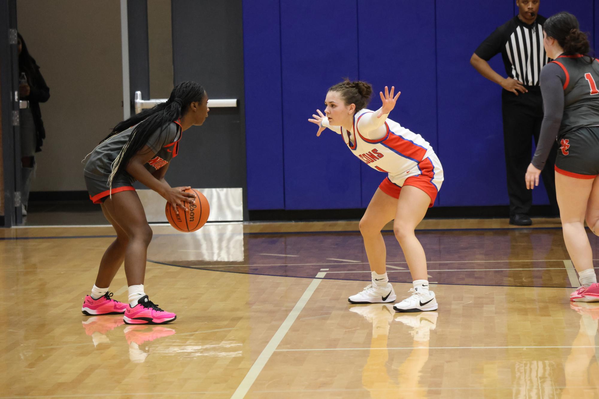 Photo Story: Girls Basketball Starts the Season Off With a Win Against North Eugene