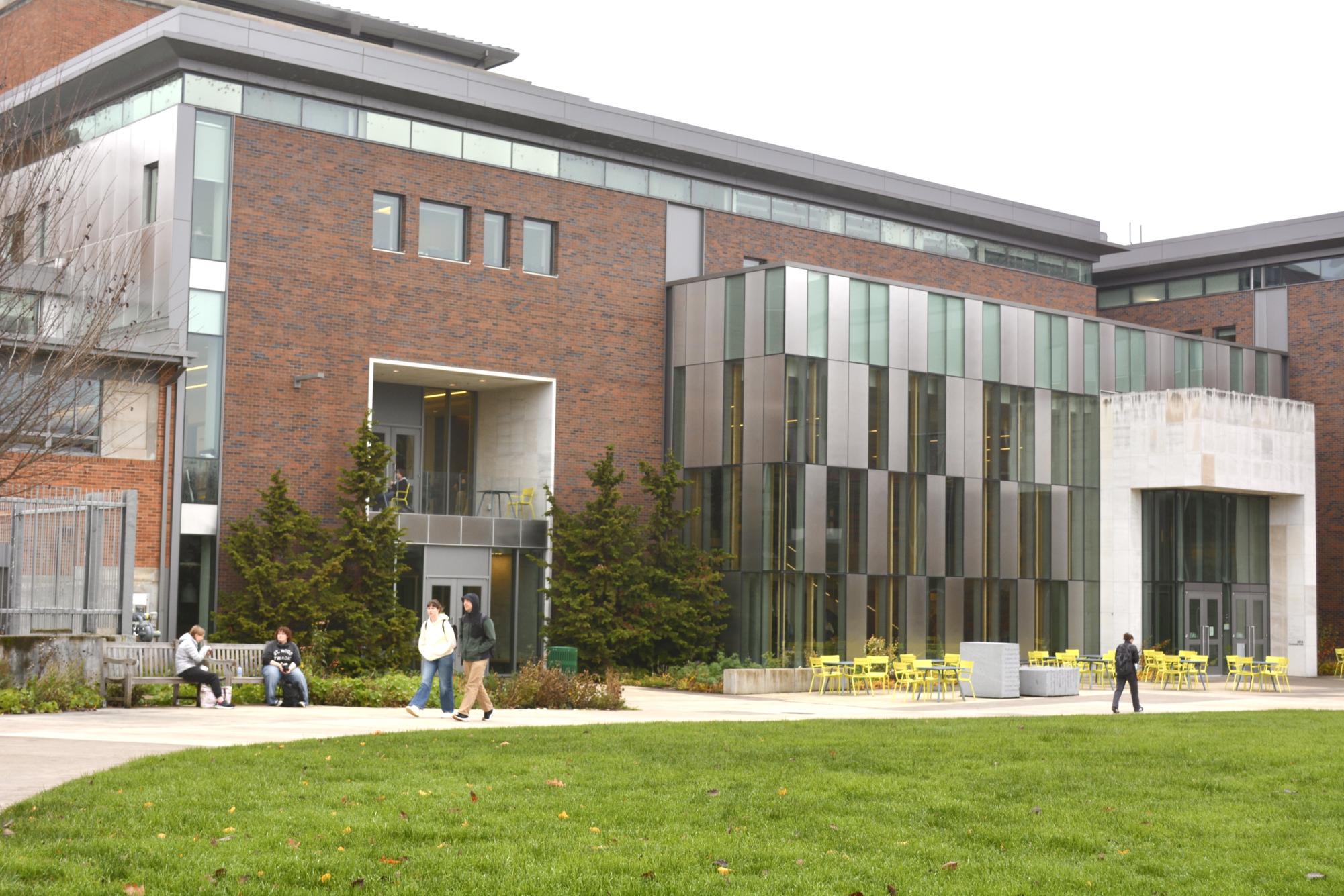 A Day of Journalism: Students Head To Fall Media Day at the University of Oregon