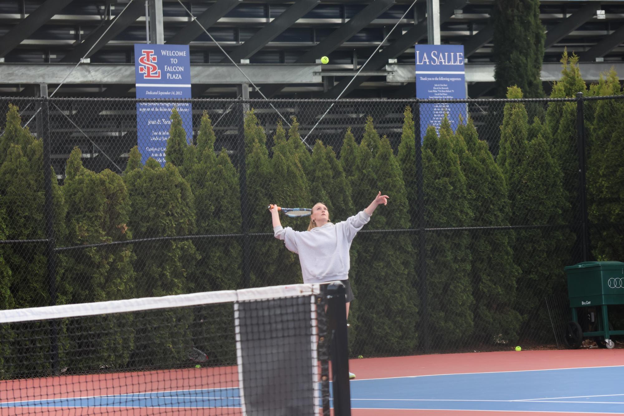 Girls Tennis Dominates Milwaukie 8–0 at Home