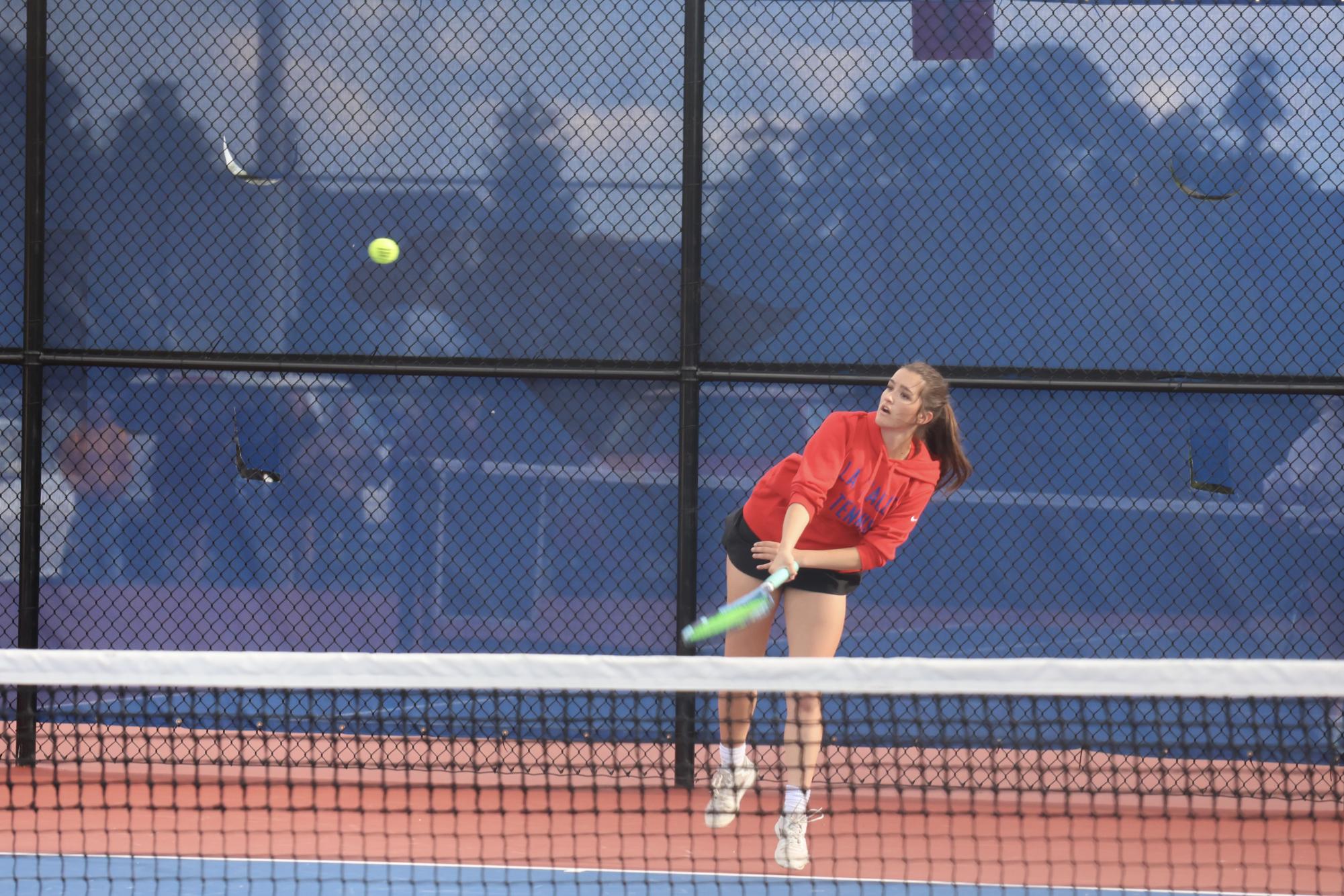 Girls Tennis Dominates Milwaukie 8–0 at Home