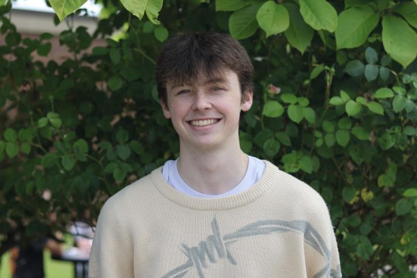 Junior Evan O’Neil’s favorite professional volleyball player is Micah Christenson because he is really competitive and a good leader.