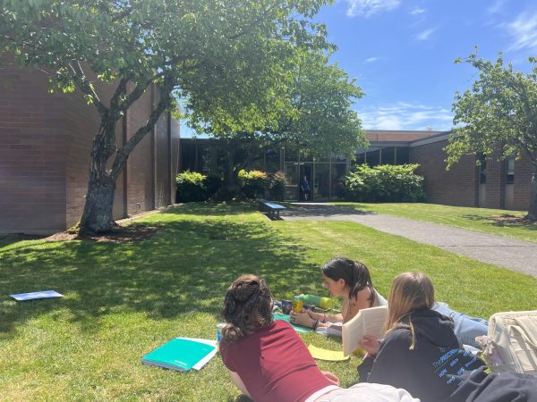 AP English 3 students work outside in the sun during class on Friday, May 9. 