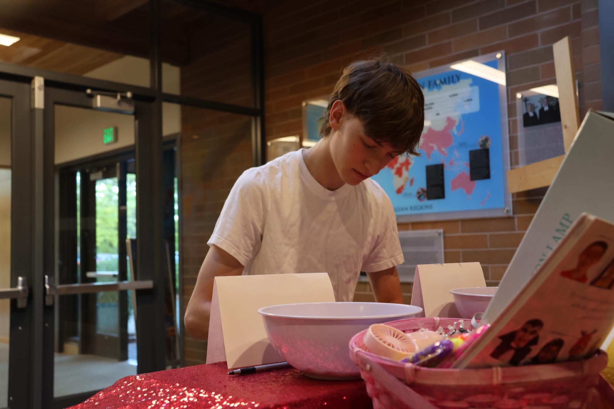 La Salle’s Neon Glow Dance Lights Up the Cafeteria