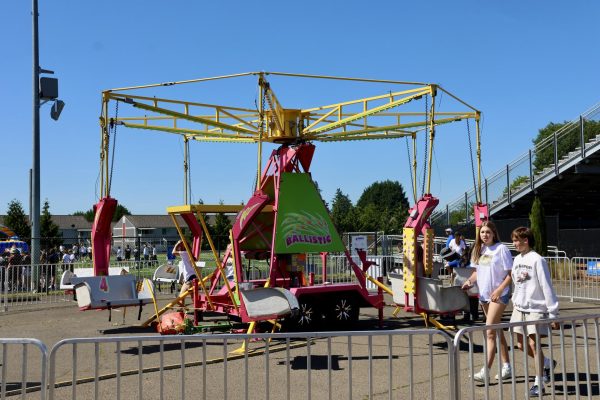 On a half day with a late start, the La Salle community enjoyed the sun, celebrated sports achievements, said goodbye to seniors, and participated in outdoor activities on St. La Salle Day.