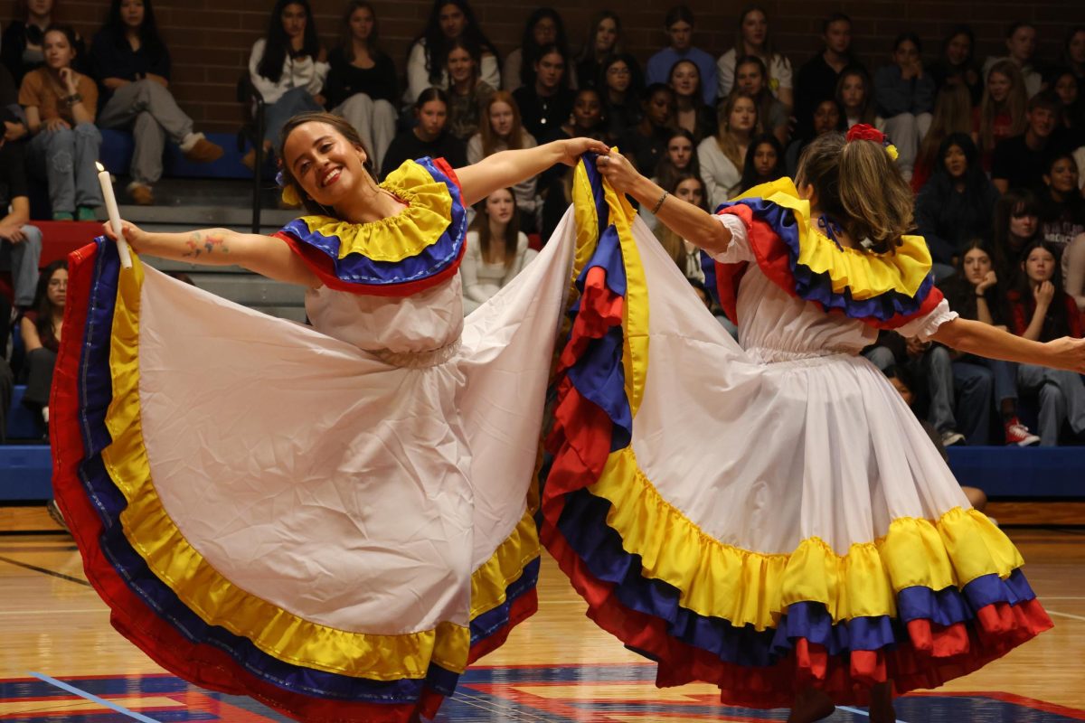 Mestizos Dance Group PDX came to La Salle’s gym on Friday, Sept. 26 to perform traditional Colombian dances for the La Salle community.