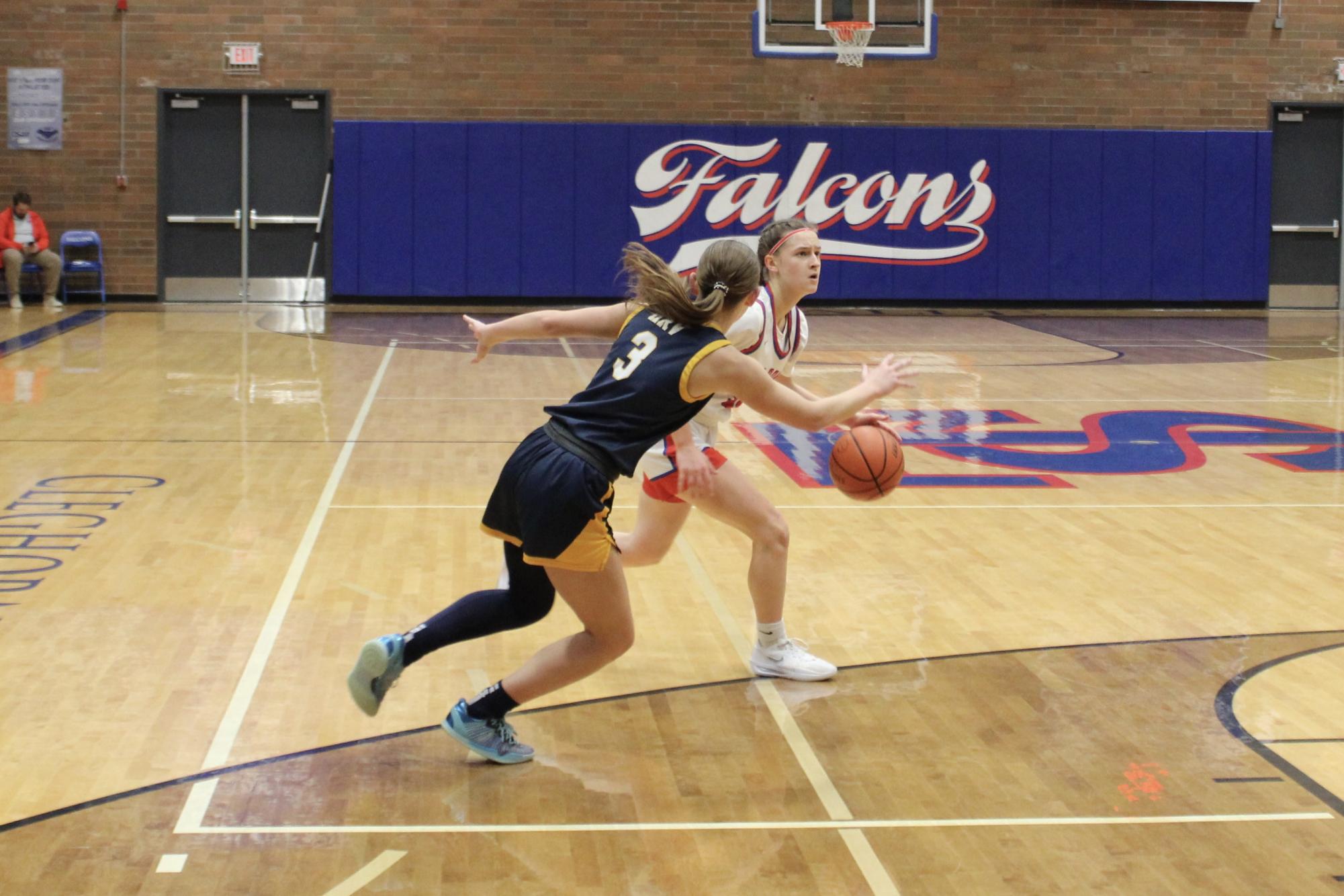 Photo Story: Varsity Girls Basketball Cruise Past Hood River Valley in 44–21 Victory