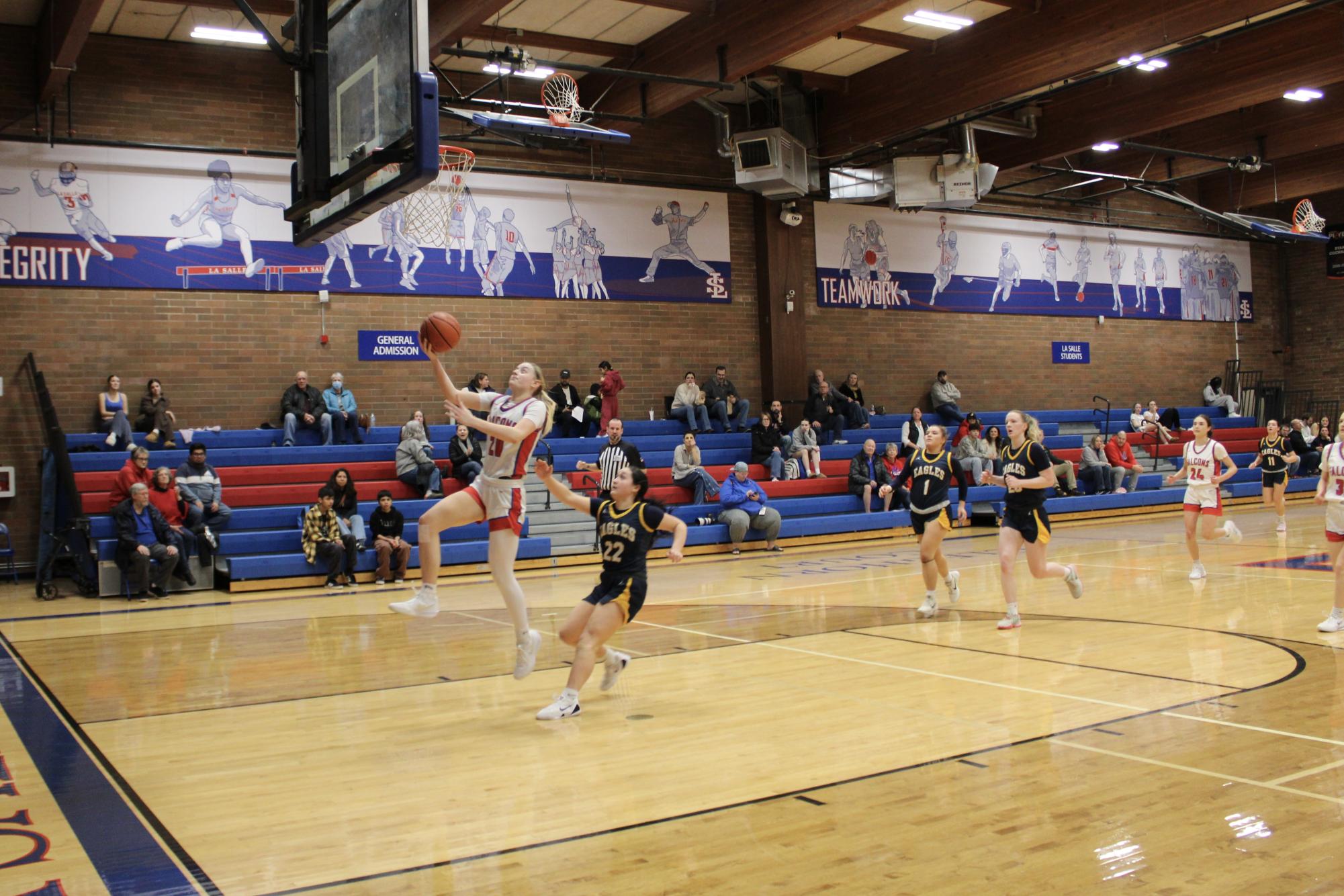 Photo Story: Varsity Girls Basketball Cruise Past Hood River Valley in 44–21 Victory