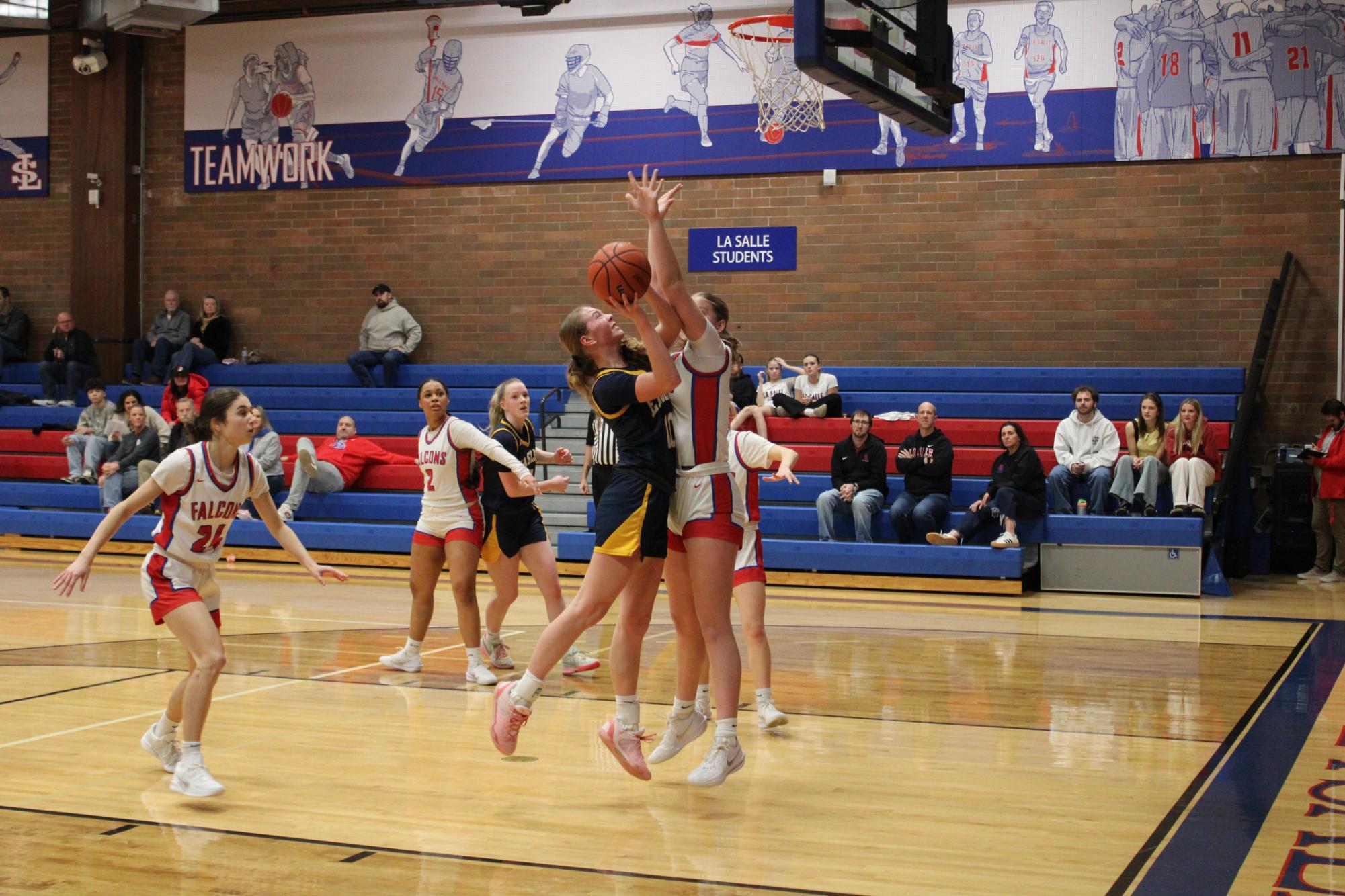 Photo Story: Varsity Girls Basketball Cruise Past Hood River Valley in 44–21 Victory