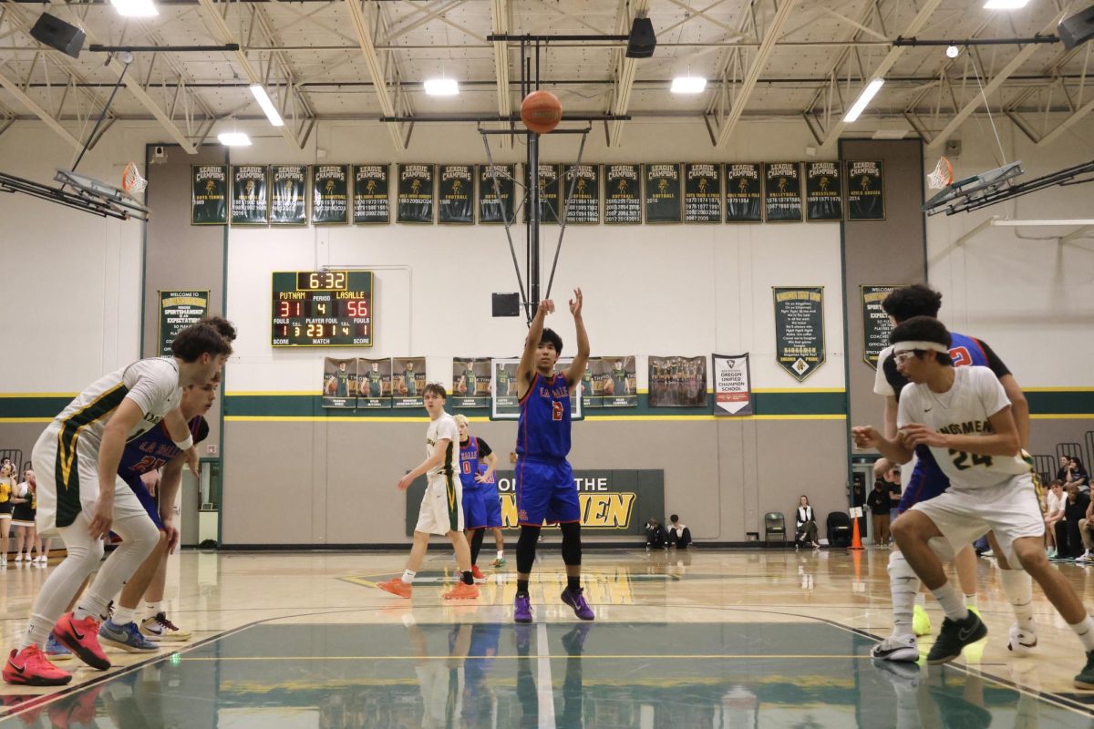 The varsity boys basketball team’s win streak was extended to three games following their 68-53 victory at Rex Putnam High School on Tuesday, Feb. 17.