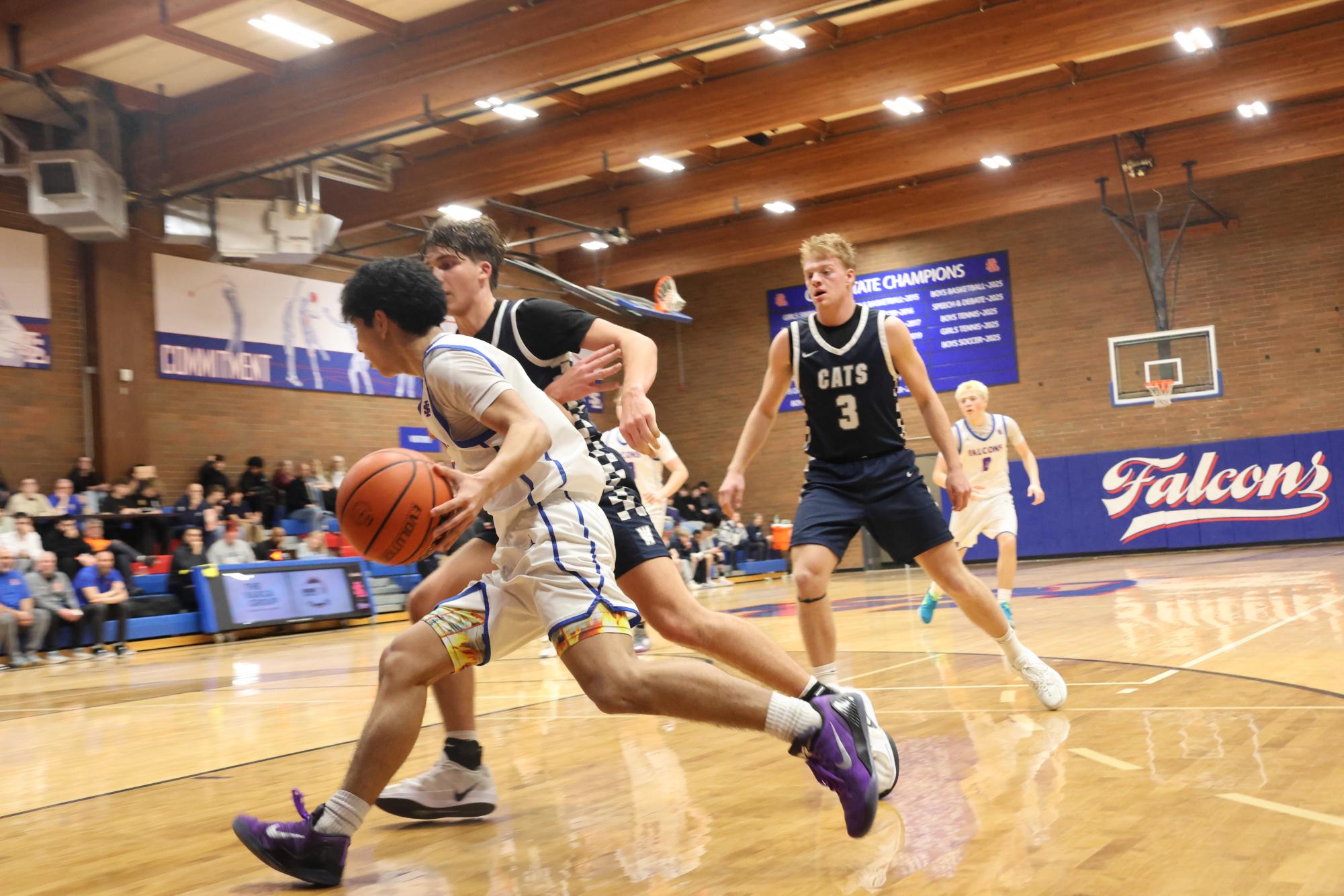 Photo Story: Varsity Boys Basketball Edged Out By Wilsonville in 48-51 loss