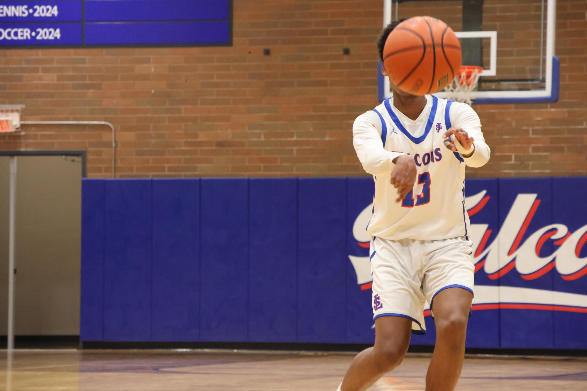 Photo Story: Varsity Boys Basketball Edged Out By Wilsonville in 48-51 loss
