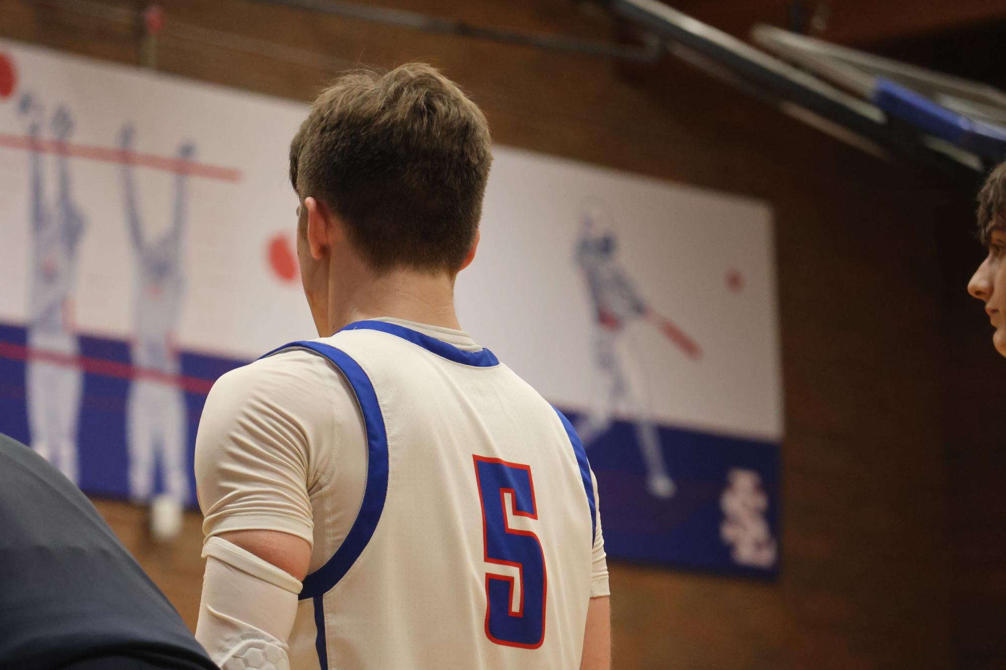 Photo Story: Varsity Boys Basketball Edged Out By Wilsonville in 48-51 loss